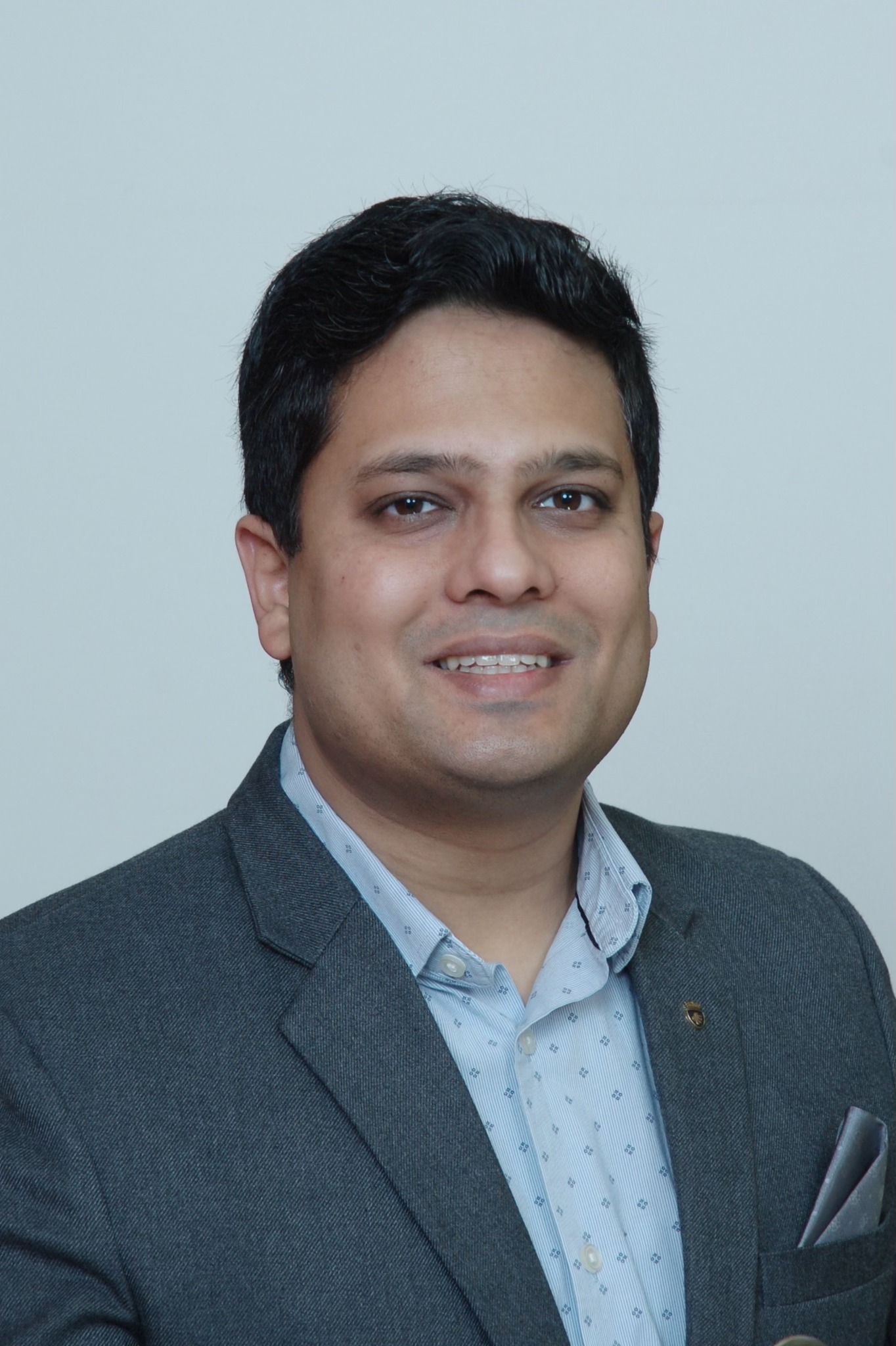 Либералите в Онтарио отказаха спорен кандидат който се кандидатира за