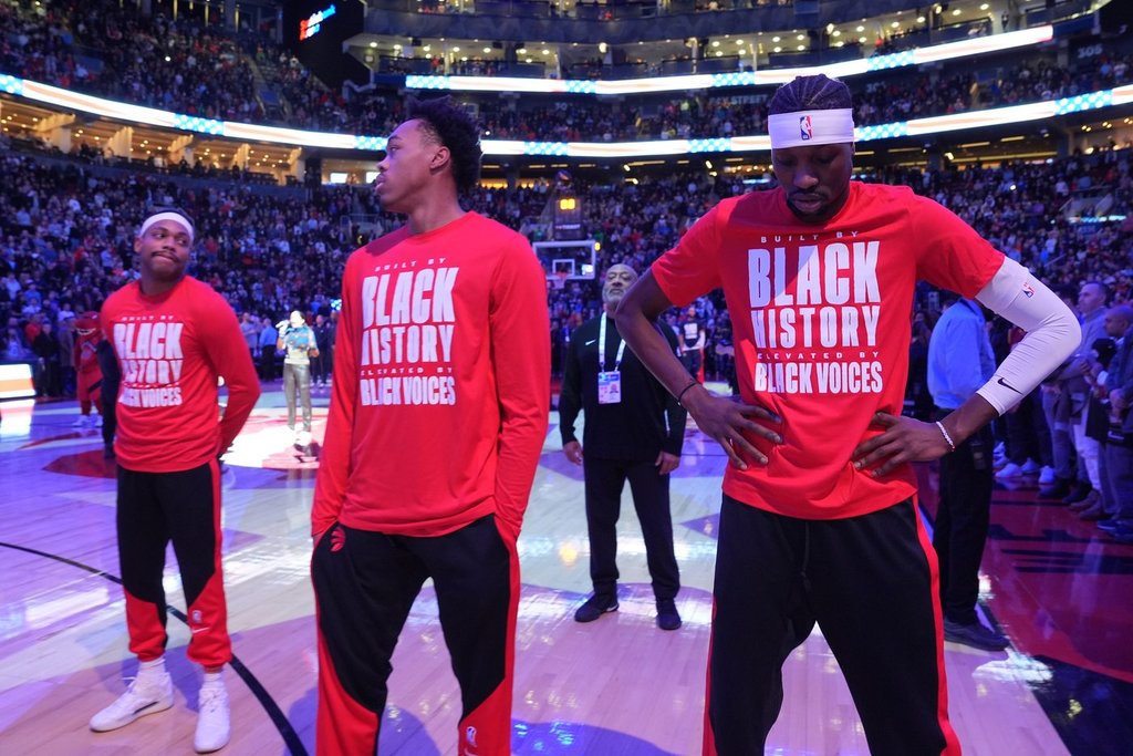 Raptors notice anthem booing but focus on playing