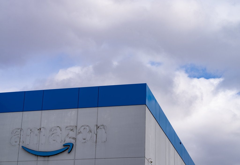 Amazon starts closing Quebec warehouses as union president calls for boycott