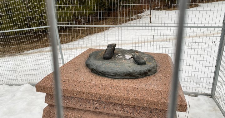 Близо два месеца след като полицията е уведомена че бронзовата