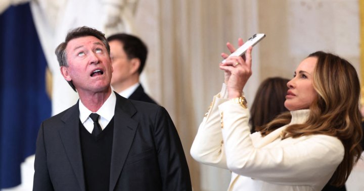 пенсиониран НХЛ Великият Уейн Грецки омаловажи влиянието си върху Доналд