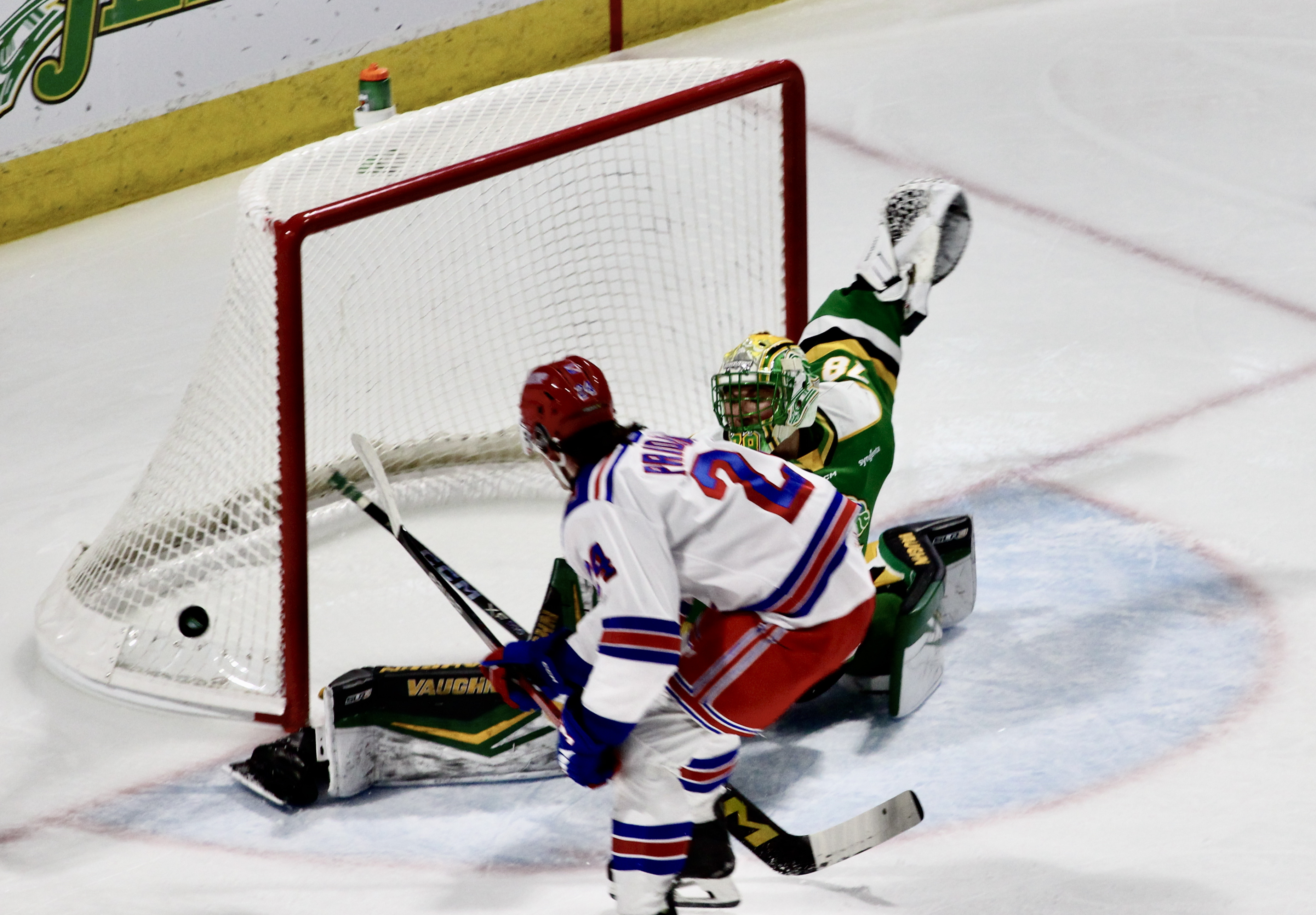 London Knights clinch a playoff spot with a 5-3 victory over the Kitchener Rangers