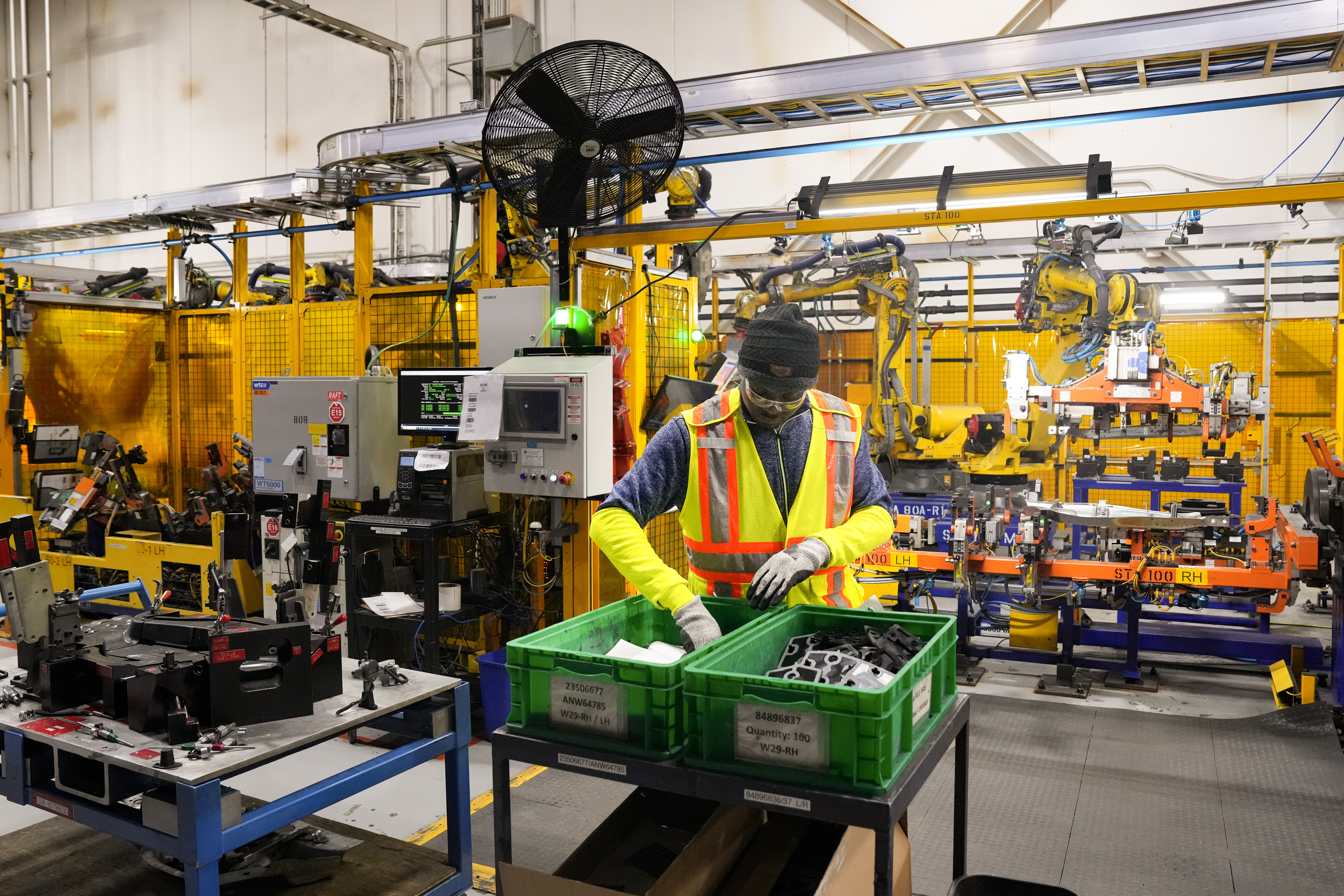 Amid Trump tariff threat, Canadian economy adds 76,000 jobs