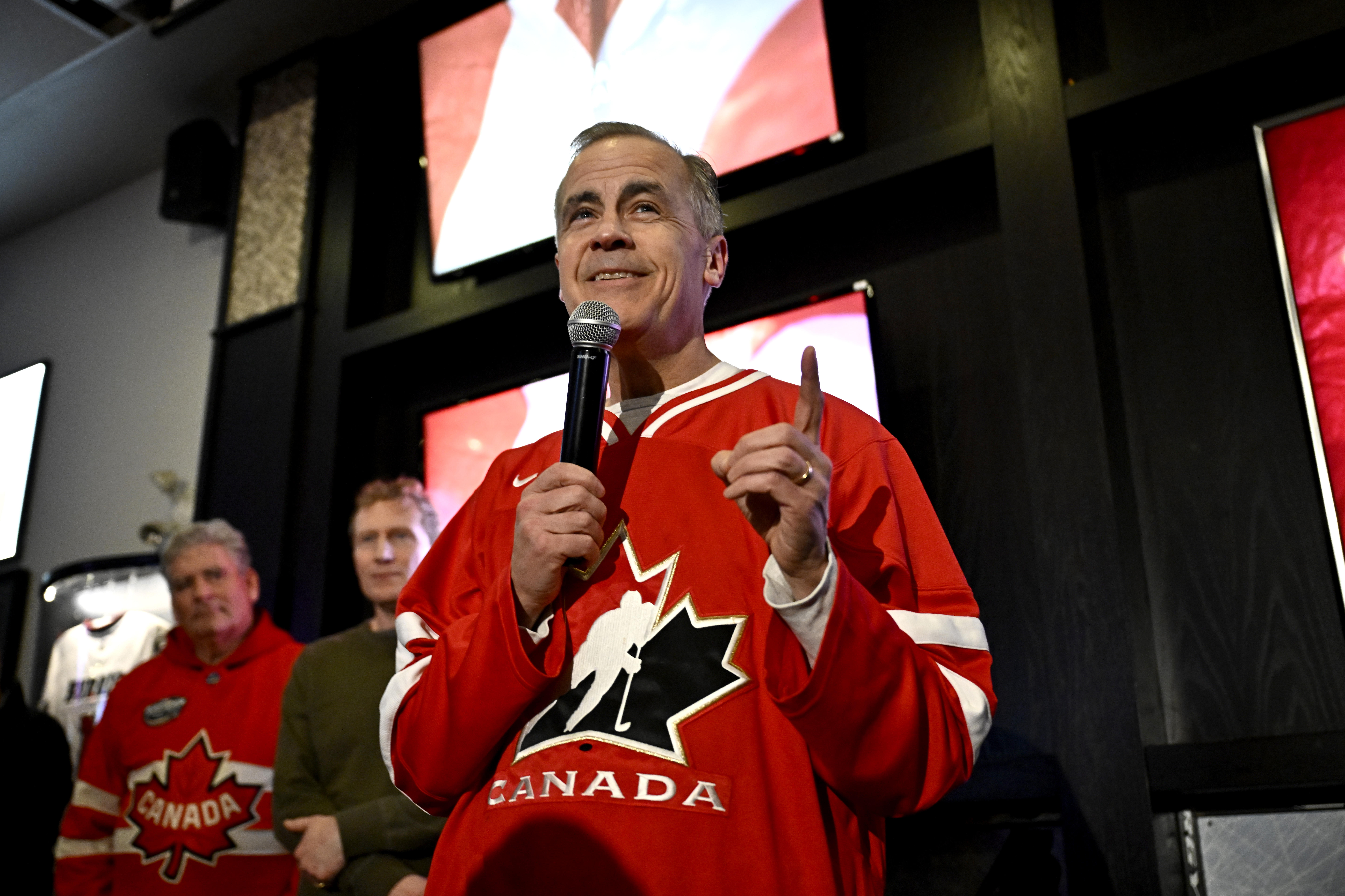 Liberal leadership race: Mark Carney leads fundraising efforts