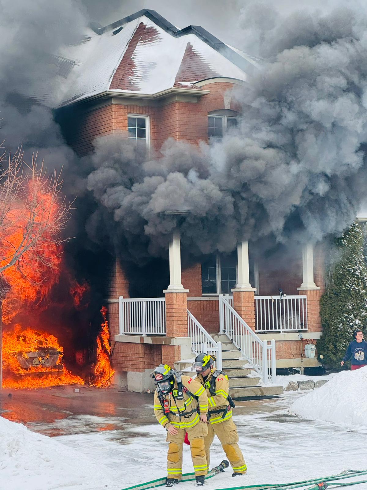 Markham townhouse fire leaves 1 dead, 1 injured