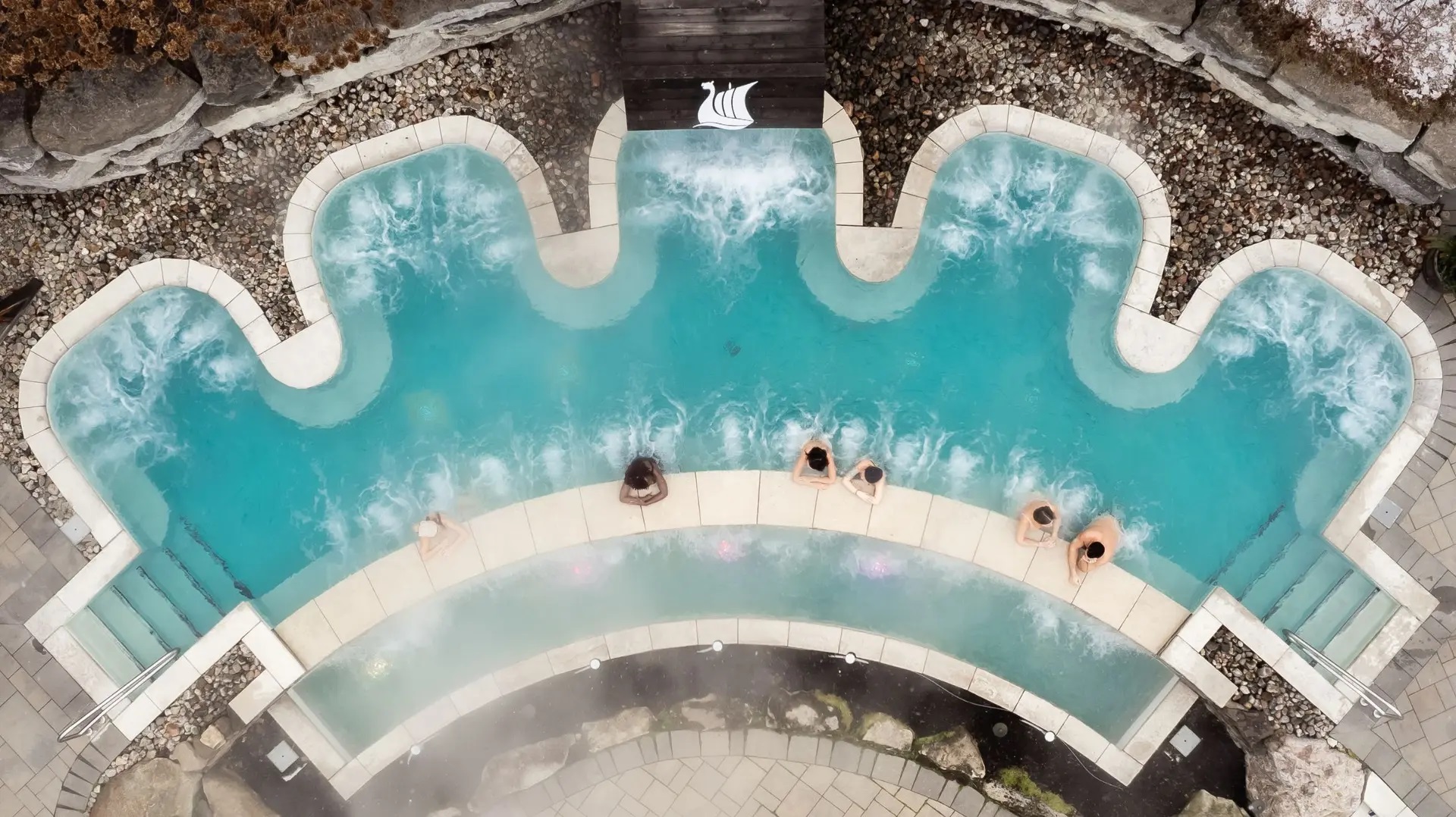 Месеци след резониращия дебат в кметството Едмънтън официално получава първия