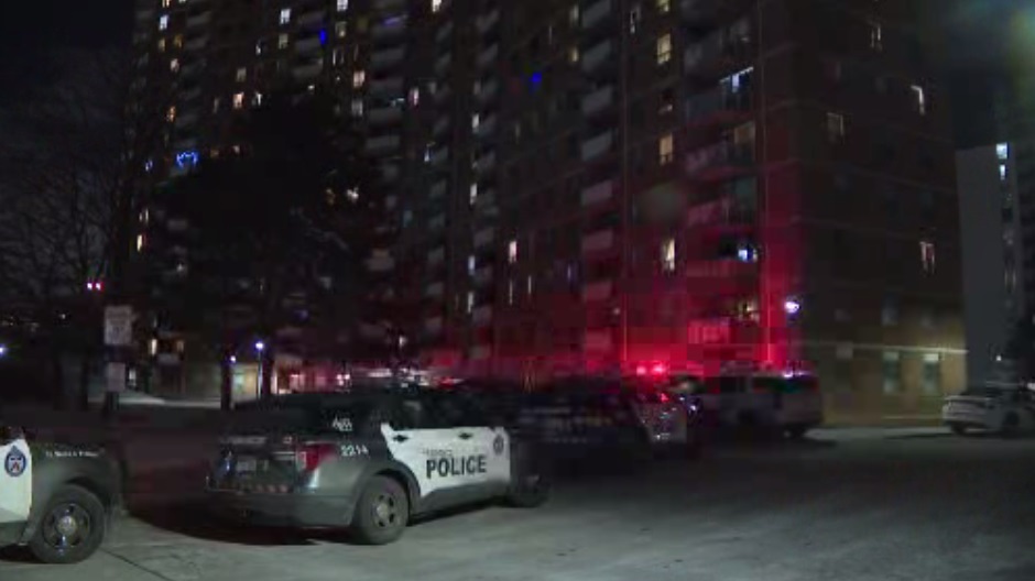 1 dead, 1 injured after shooting at Toronto apartment building