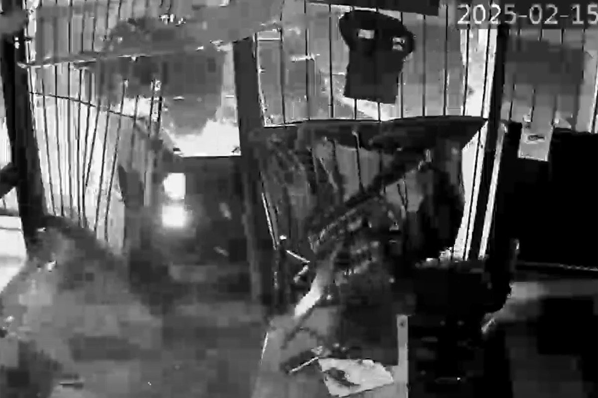 Video shows truck slamming into Ontario hobby shop, thieves snag $16K in RC trucks