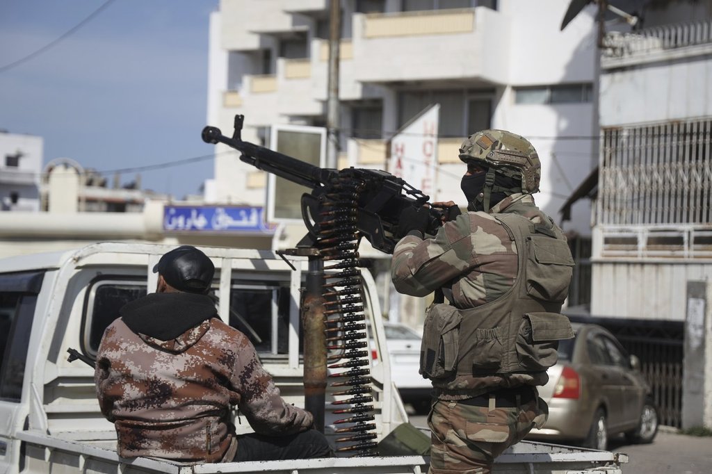 Reinforcement Syrian security forces with weapons