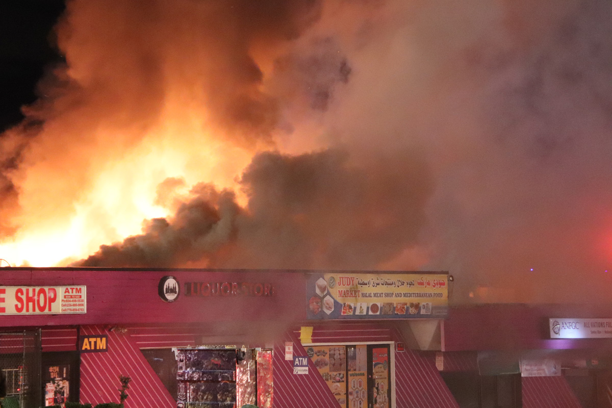 Човек е арестуван след пожар през нощта в Сури Двама