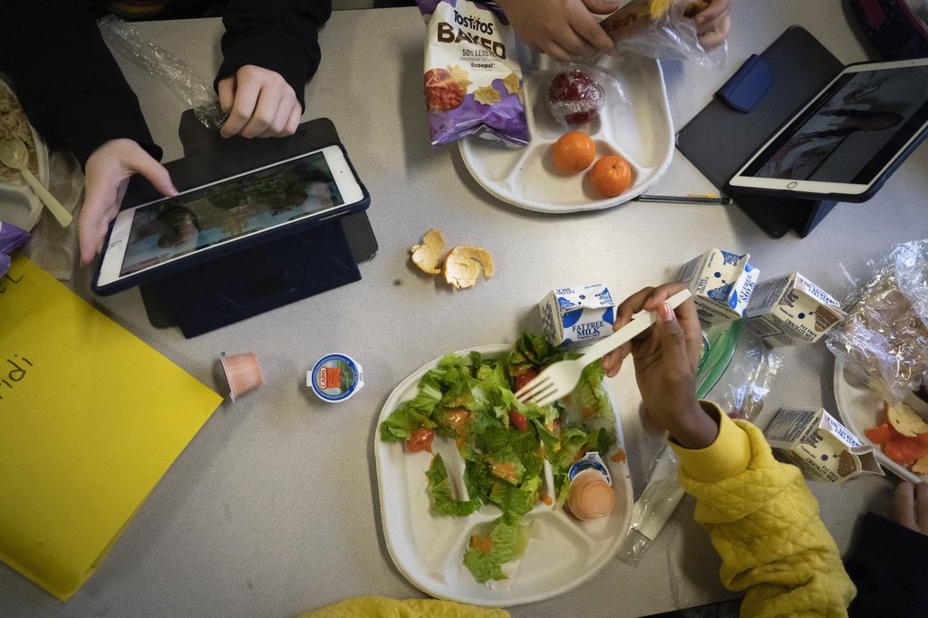 N.B. food bank sees ‘more and more kids’ as questions linger over school lunch program delay
