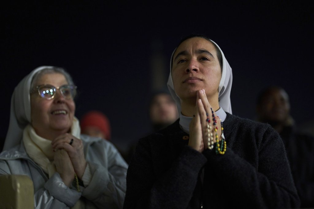 Pope Francis marks 3 weeks in hospital with no signs of recovery