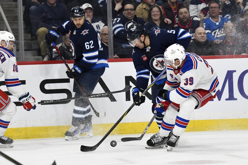 Winnipeg Jets спечелиха три от последните си четири мача и