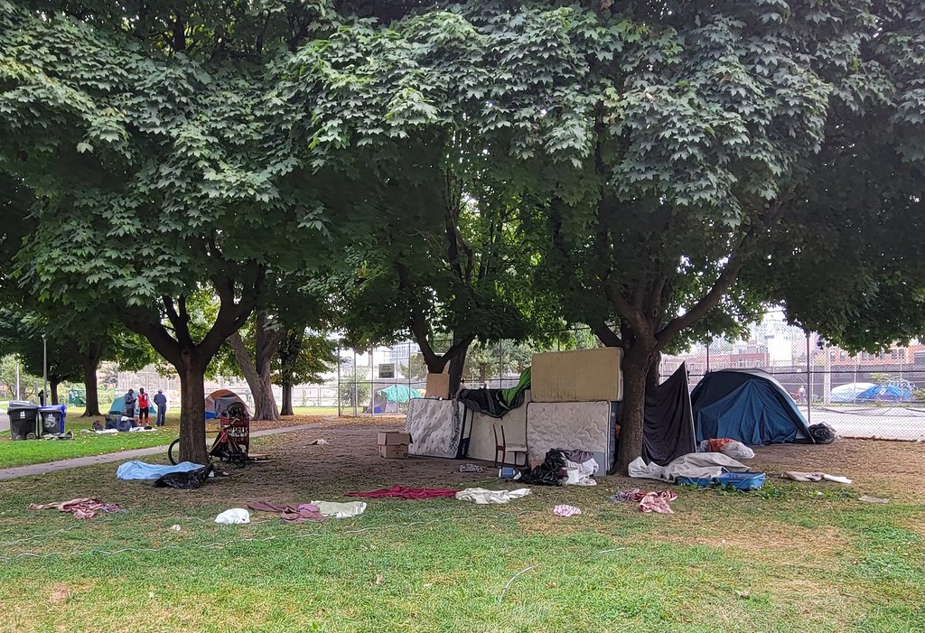 Град Хамилтън казва че е изчистил повече от дузина лагери