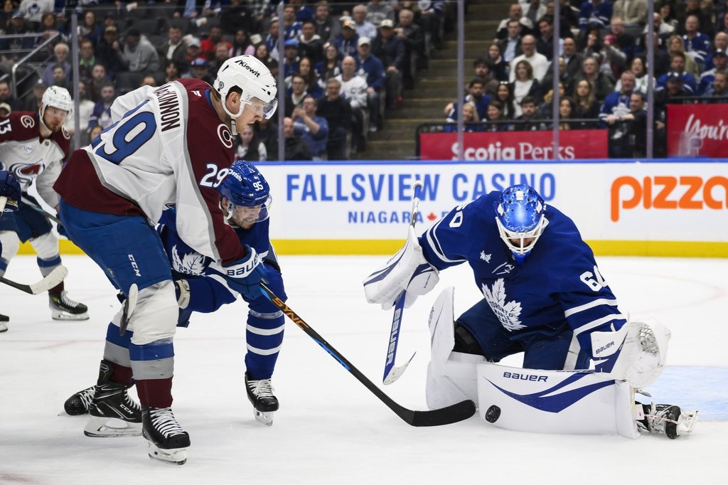 Торонто Джоузеф Уол слезе от пейката за кленовите листа