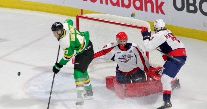 Денвър Барки Сам Дикинсън и Каспер Халтунен вкараха два пъти