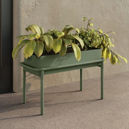 Low planter