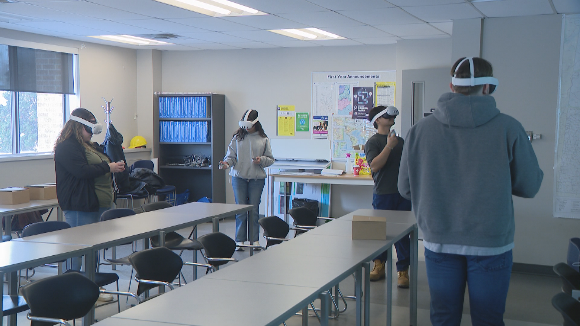 Students using the mining VR.