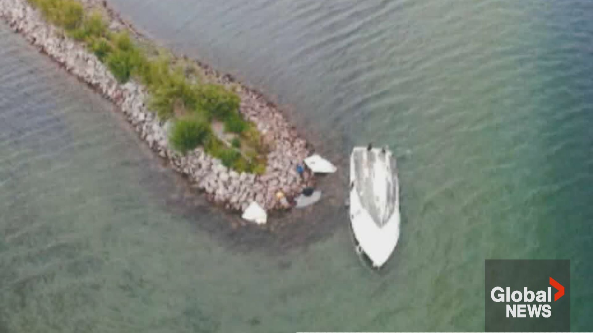 Филип Грковски отрича че е карал злополуката моторна лодка която