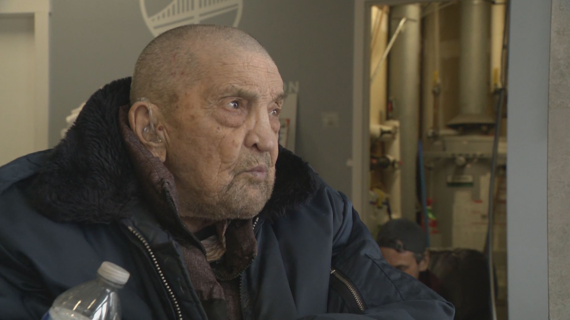 Деветдесет и три годишна Клифърд Лабри живее в приюта на