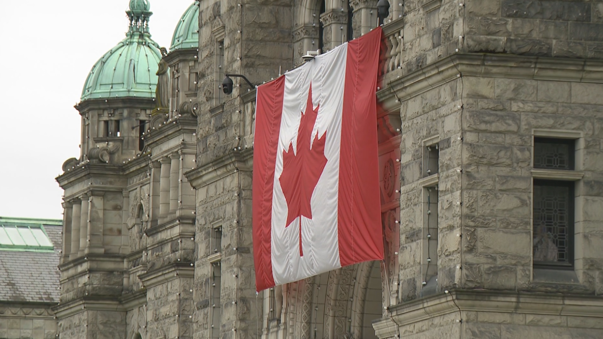 B C Премиер Дейвид Еби и генерален прокурор Ники Шарма ще