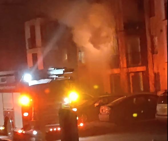 Разследване се провежда след ранен сутрешен пожар в кондо комплекс