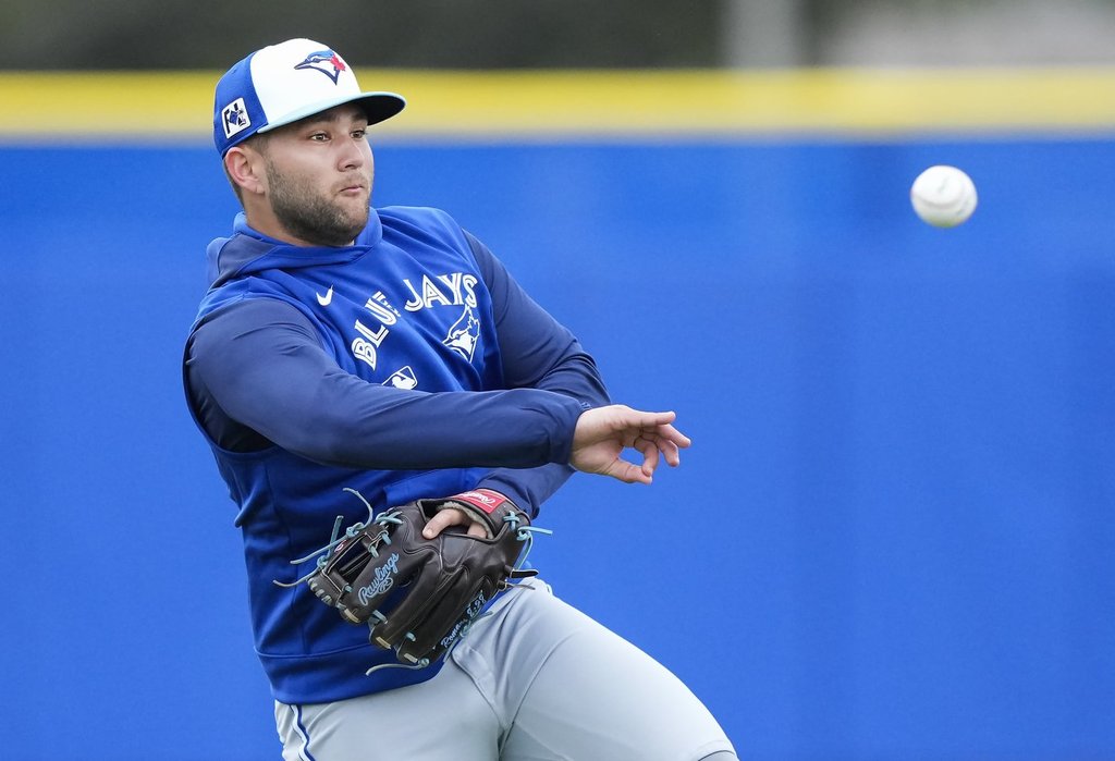 Bichette’s bat leads Jays to win over Phillies