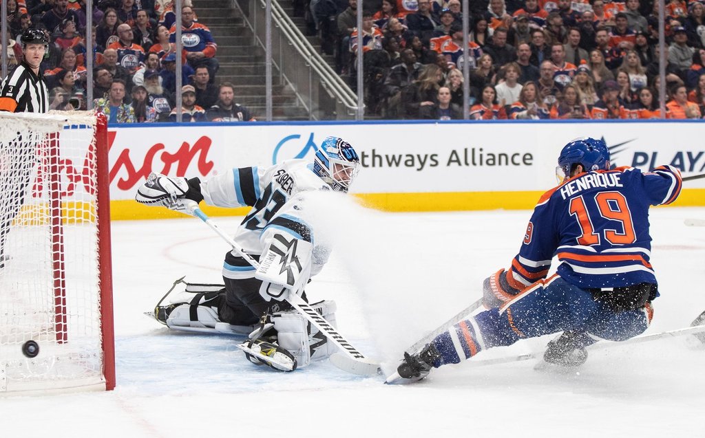 Зак Хайман имаше два гола и асистенция а Райън Нуджент Хопкинс