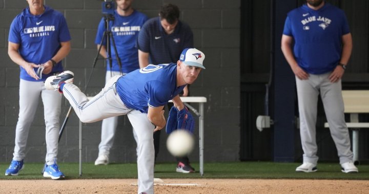 Dunedin Крис Басит отиде силни 5 2 3 подавания докато Ерни Клемент