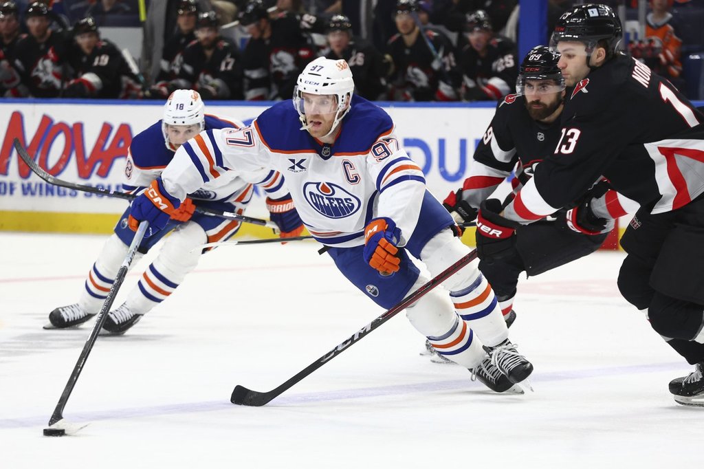 Тадж Томпсън вкара два гола и доведе Бъфало Сабърс до