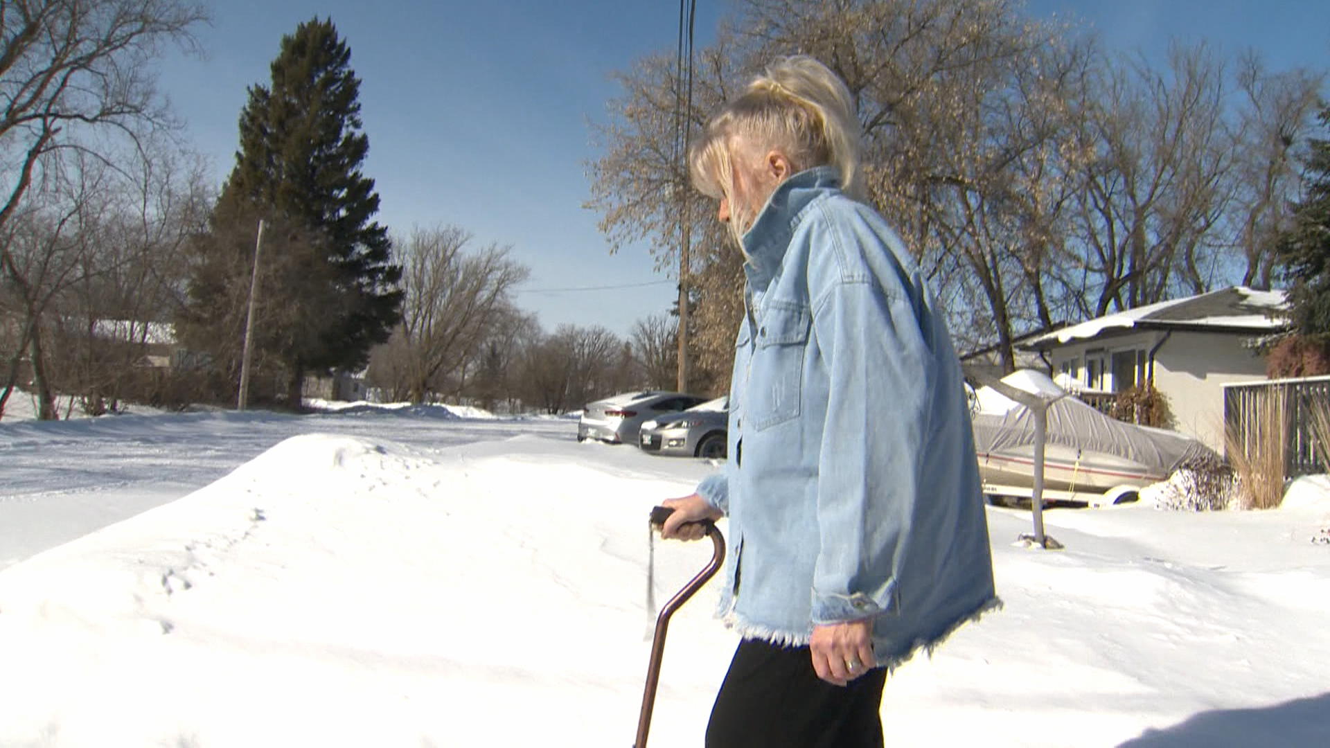 Ким Хюз Тардиф от Манитоба беше диагностициран с двойна сколиозна крива