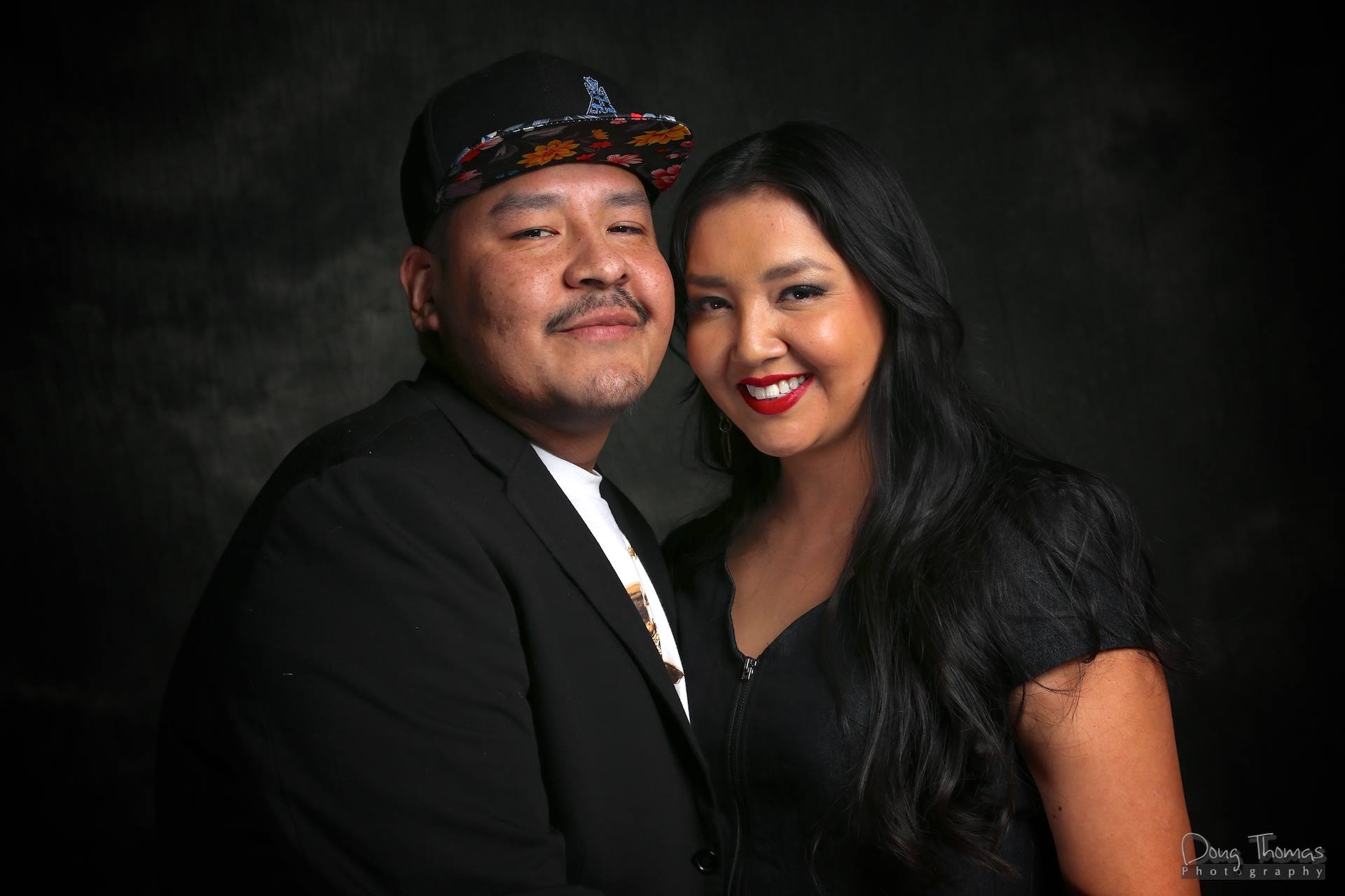 Karmen Omeasoo A K A Hellnback и съпругата му Лиза Мусугон са