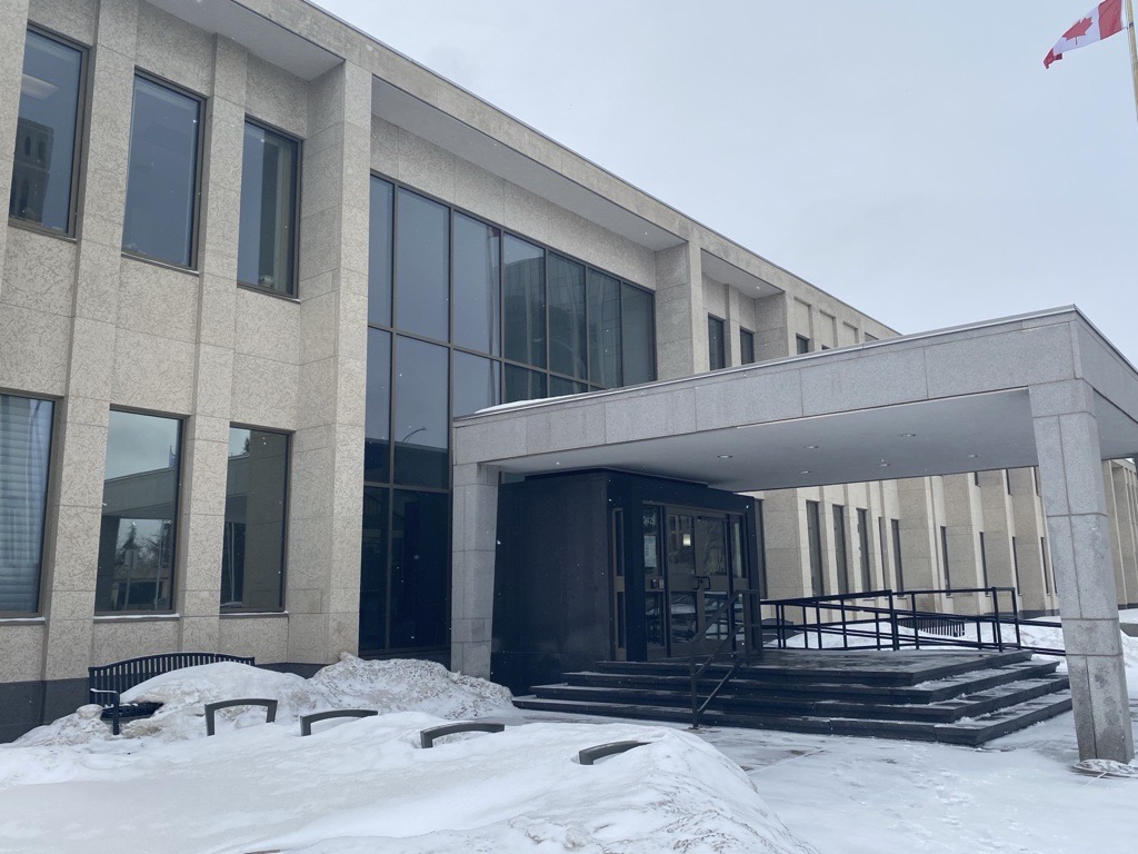 Правосъдие Нийл Робърстън раздаде окончателните инструкции на журито във вторник