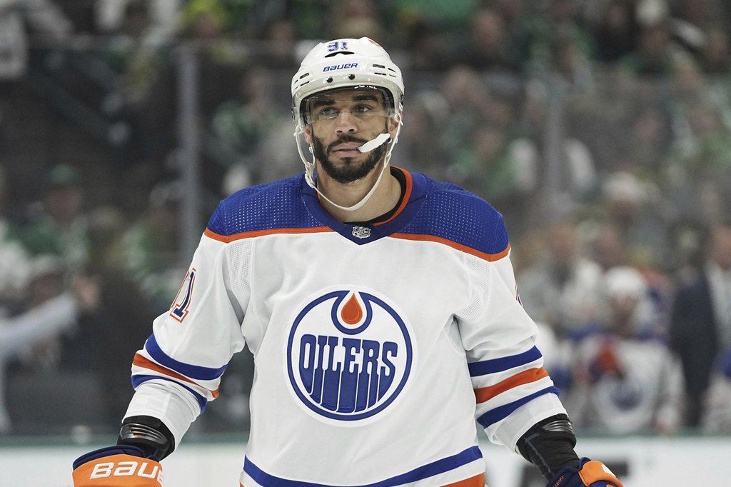 B.C. native Evander Kane is moving home.The 33-годишният крило обяви