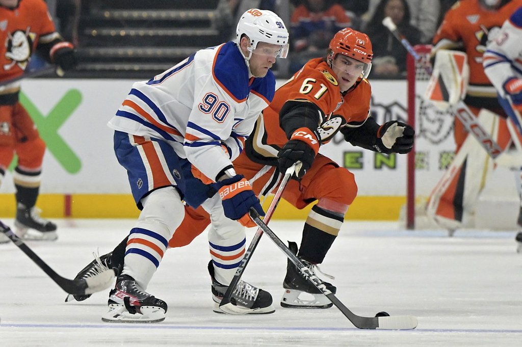 Edmonton Oilers right wing Corey Perry (90) and Anaheim Ducks left wing Cutter Gauthier, right, vie for the puck during the first period of an NHL hockey game Monday, April 7, 2025, in Anaheim, Calif. (AP Photo/Jayne Kamin-Oncea).