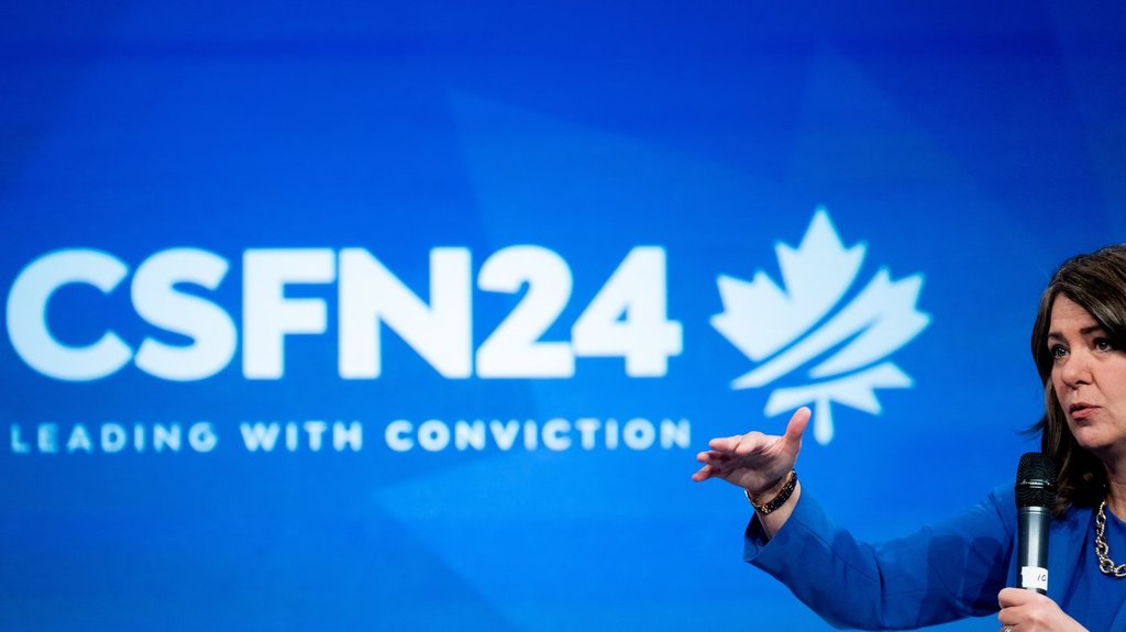 Премиерът на Алберта Даниел Смит и бившият търговски представител на