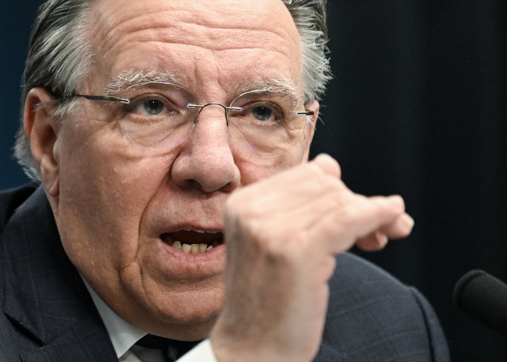 Doctors protesting Quebec's new payment reform law, highlighting ongoing legal challenges.