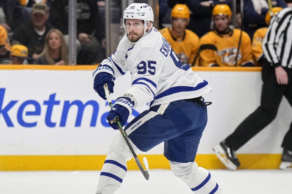 Торонто Оливър Екман Ларссън се усмихна и учтиво избягва въпроса Крис Танев