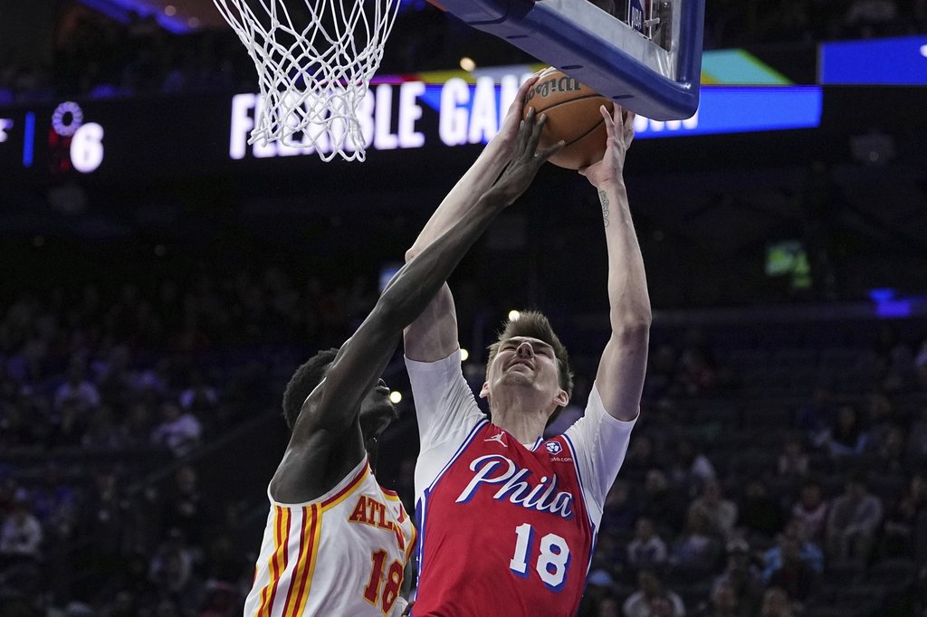 Торонто Торонто Raptors подписа центъра Колин Касълтън екипът обяви