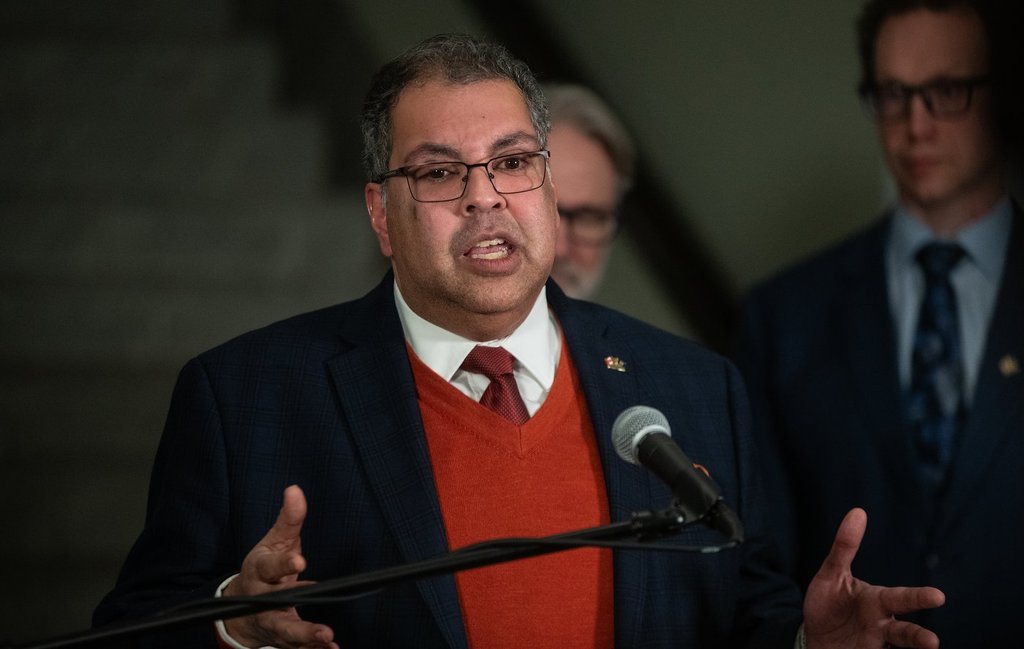 лидерът на НДП на Alberta Naheed Nenshi казва че предложения