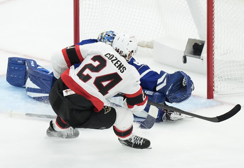 Торонто Сенаторите на Отава продължават да се мотаят в