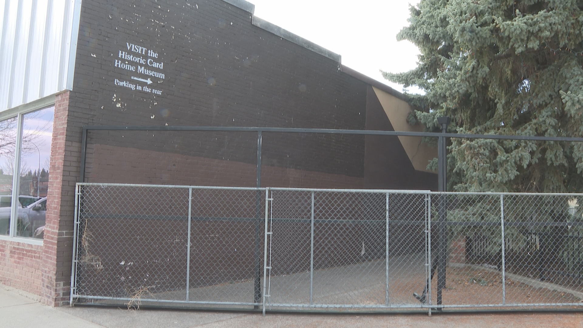 A fenced off alleyway.