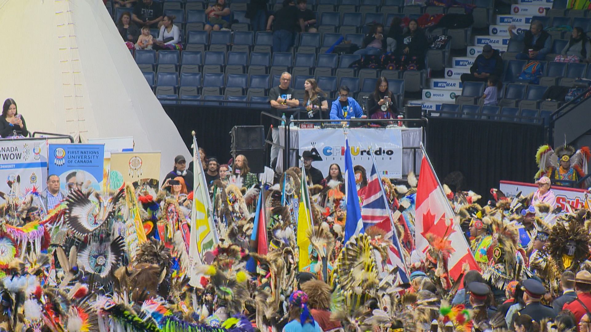 На 46 то издание на Пролетния Powwow на Университета на Първата