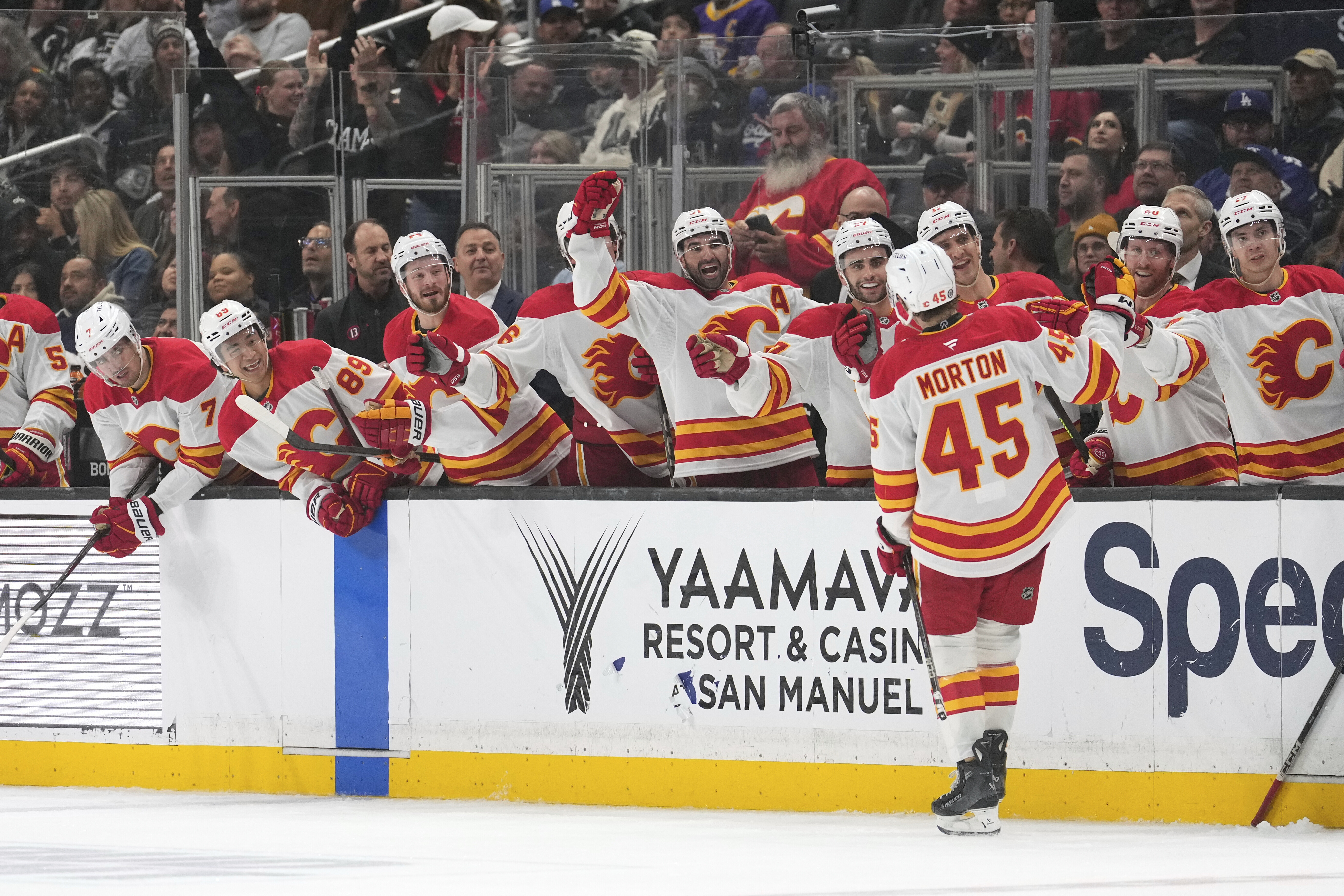 Сам Мортън и Зайн Парех вкараха в своите дебюти в