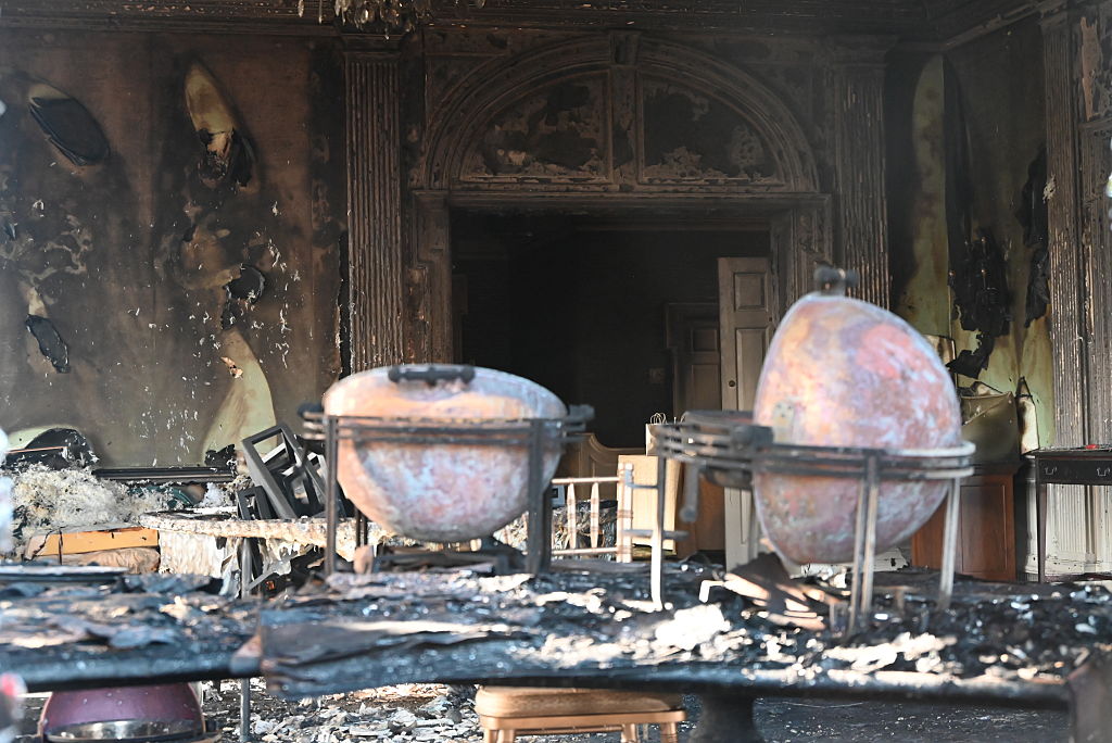 Мъж заподозрян в подпалване на семейния дом на правителството на