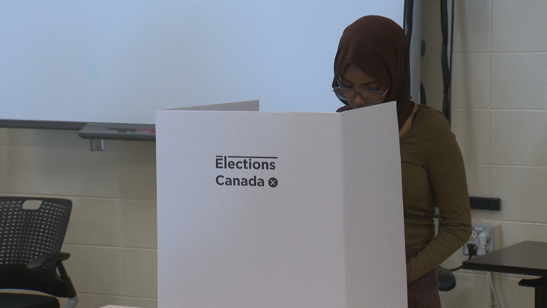 Повечето от 1400 ученици разхождащи залите в гимназията Джон Г