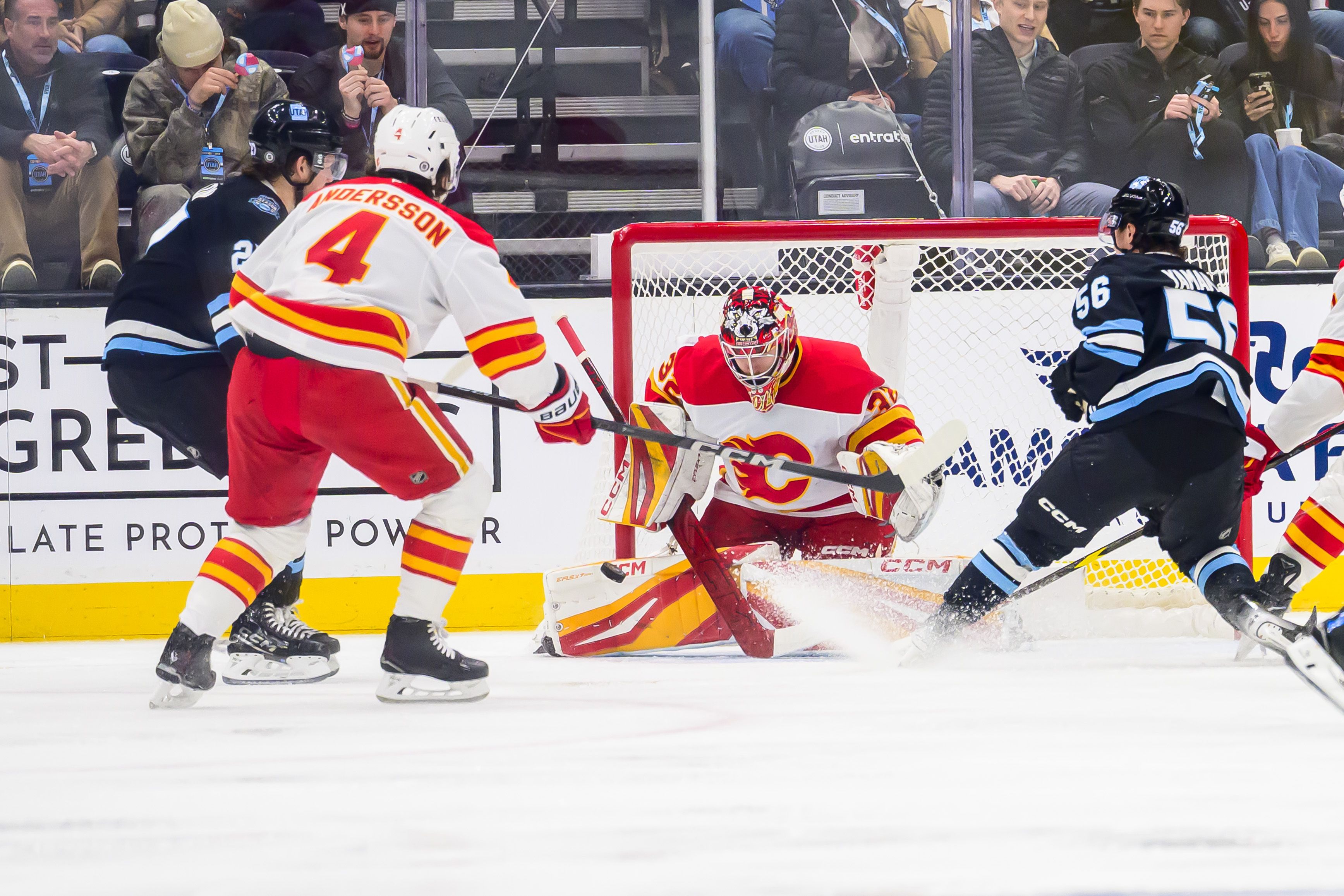Кевин Стенлунд и Барет Хейтън вкараха за хокейния клуб в