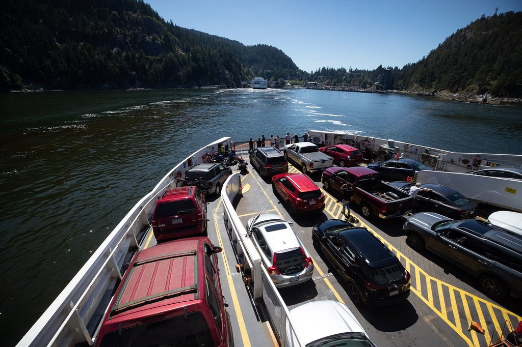 Премиерът на Британската Колумбия Дейвид Еби се разкъса във федералното