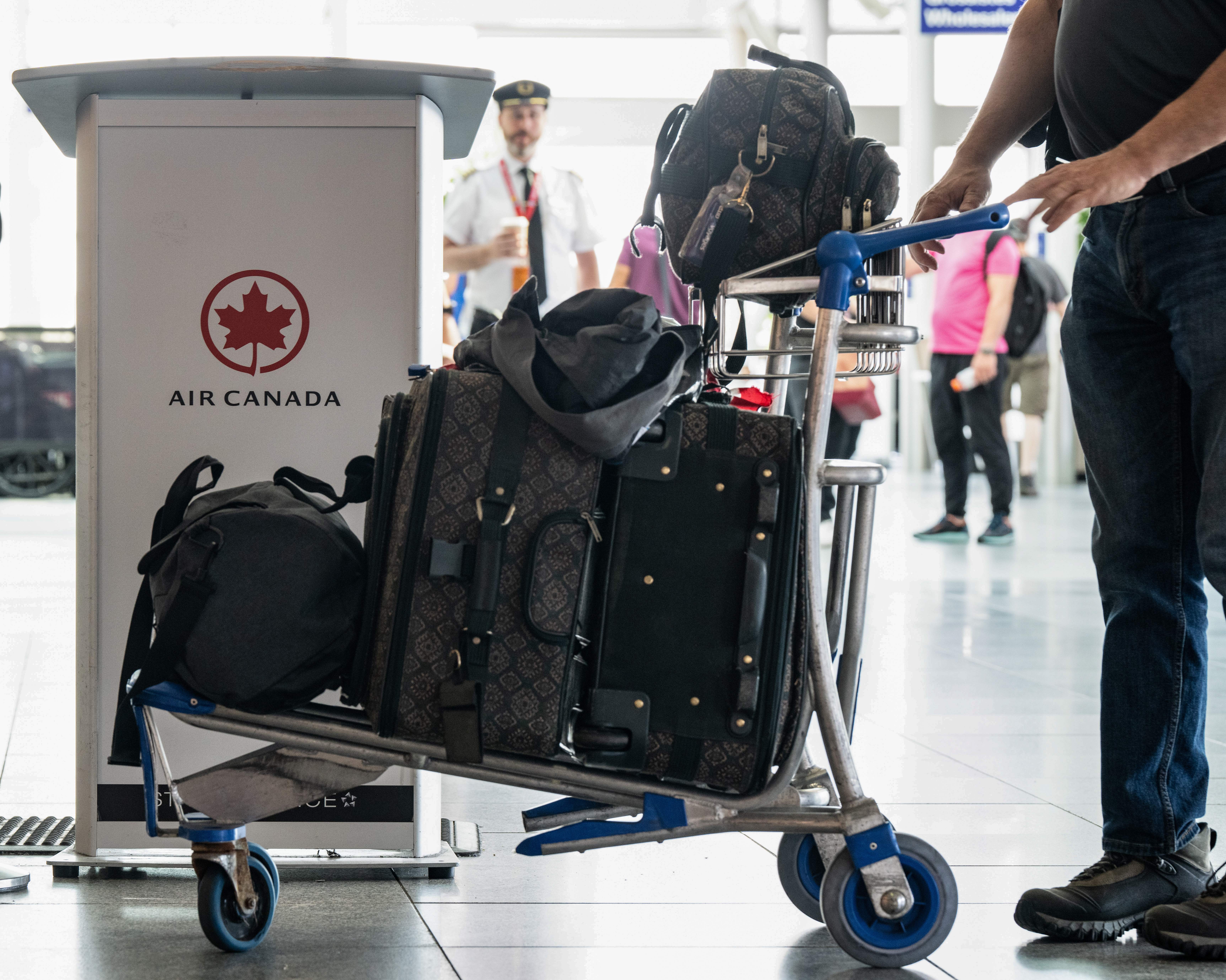 air canada packable carry-on travel tote bag Air Canada to offer more carry-on space next year, but keep basic fare rule  - National