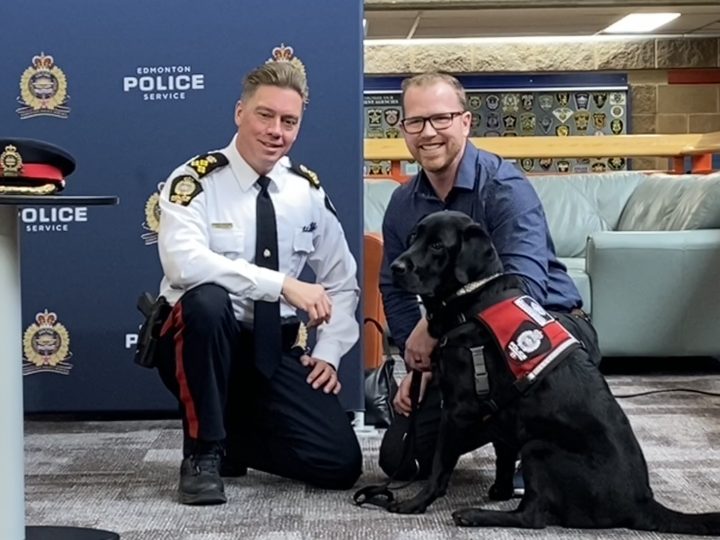 Едмънтънската полицейска служба EPS приветства първото си оперативно куче за